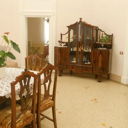 Bed & Breakfast La Meridiana - Caroli 4*